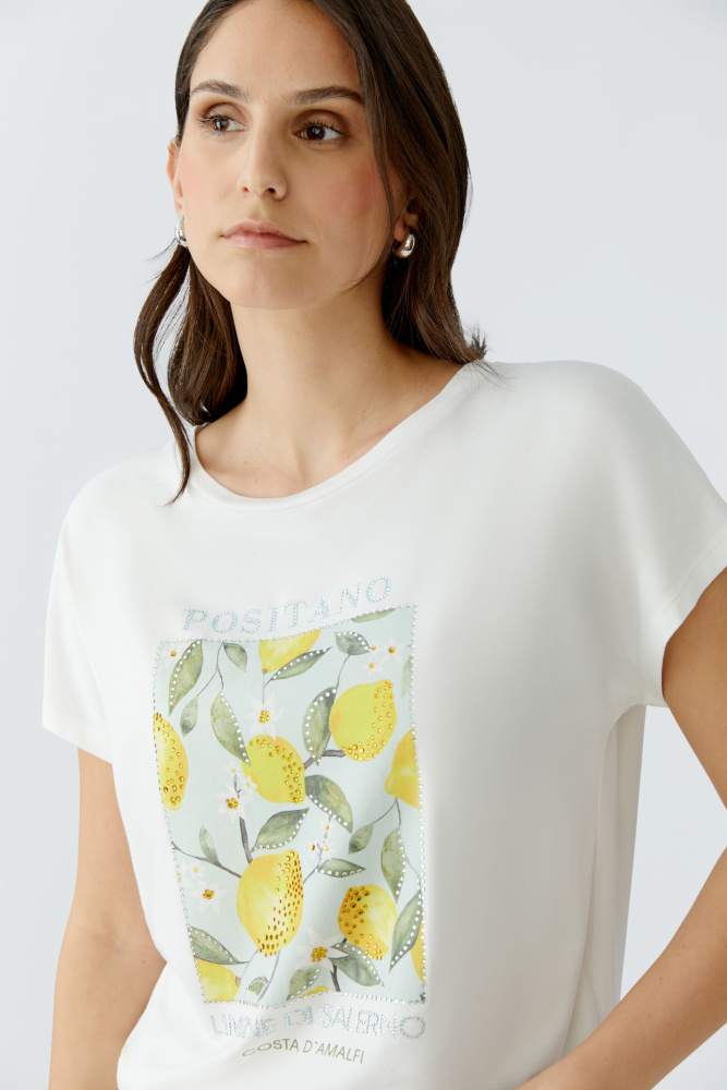 ФУТБОЛКА OUI светлая с лимонным принтом и декоративной иллюстрацией
